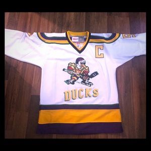 Vintage ducks hockey jersey brand new never worn